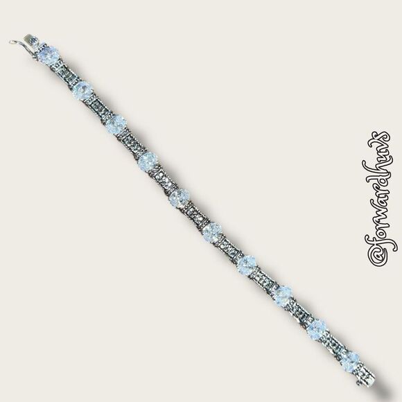 Silver-tone Bracelet with Slide-in Clasp and Safety Catch - Picture 5 of 9